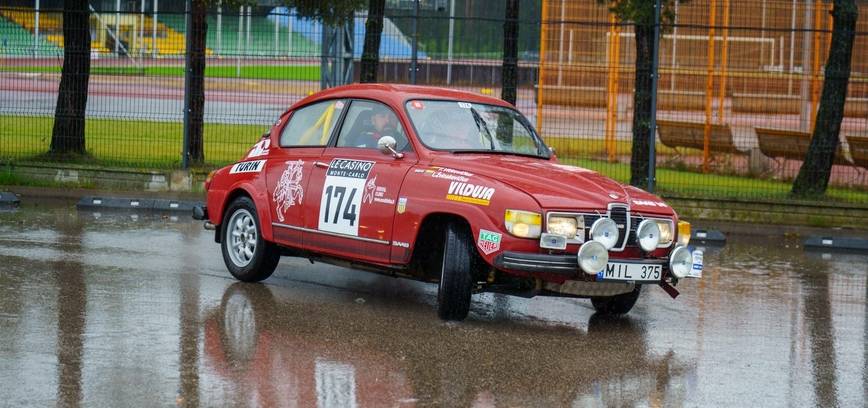 Festival de voitures historiques sur les routes de la région d'Utena