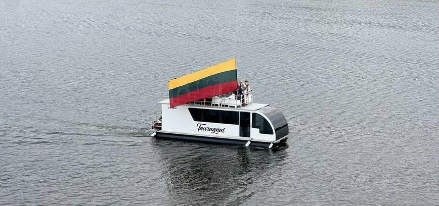 plaukimas pramoginiu laivu Tauragno ežere