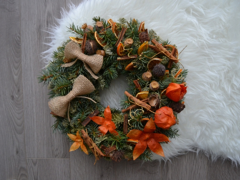 Adventinių vainikų pynimo dirbtuvėlės