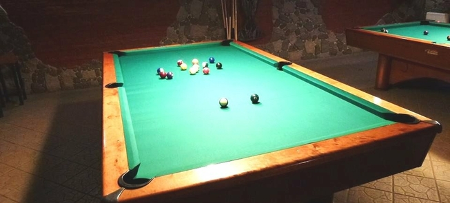 Billard et bar sur la place